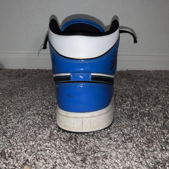 Nike Jordan 1 Mid SE - Picture 6 of 8